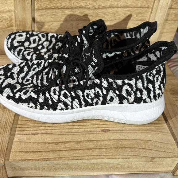 Danskin sneakers leopard print sz 8 black/white - Picture 2 of 5